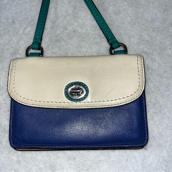 Coach small crossbody with adjustable strap - Picture 5 of 12